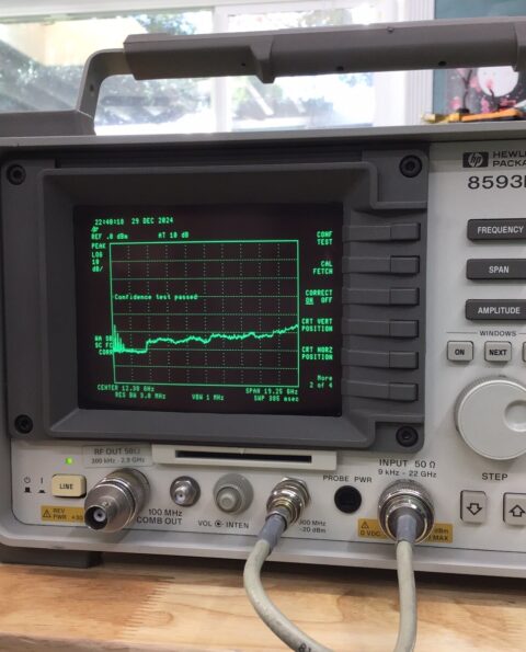 Agilent HP 8593E/EM Spectrum Analyzer 26.9 GHz 10,130,4,103,26 EMC Emi Cal’d TG