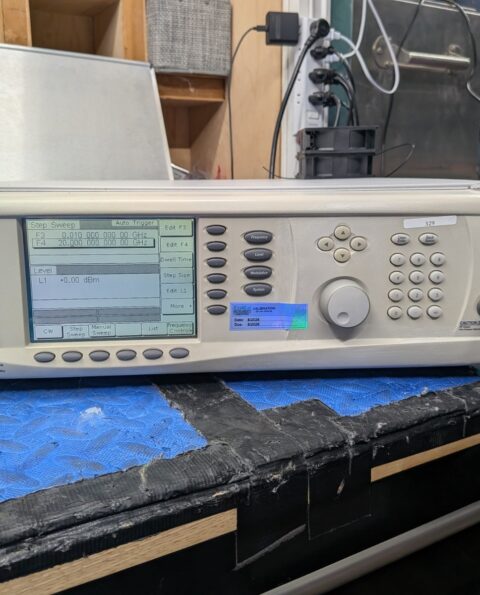 Anritsu MG3692A SIGNAL Generator 20Ghz opt 2,3,4,15,16 Ultra Low Phase Noise Cal