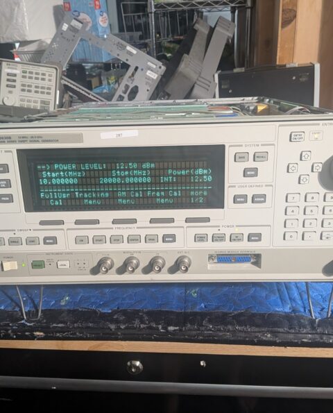 HP Agilent 83630B Signal Generator Cw/Sweeper Opt 8 1 Hz NIST Cal'd! 26.5 Ghz !!